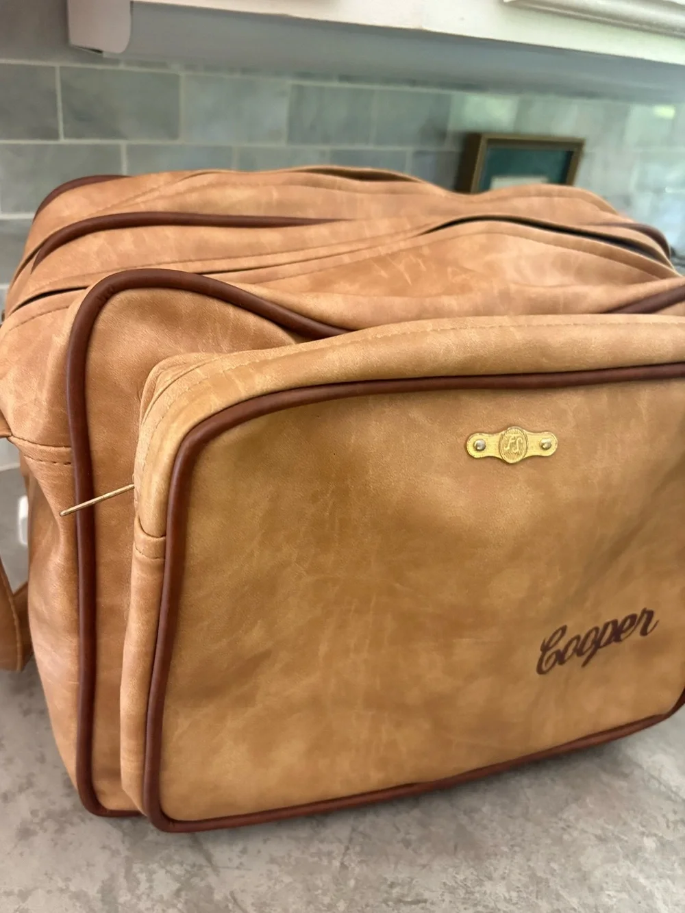 Vintage 1970s Flying Time brown carry-on shoulder bag